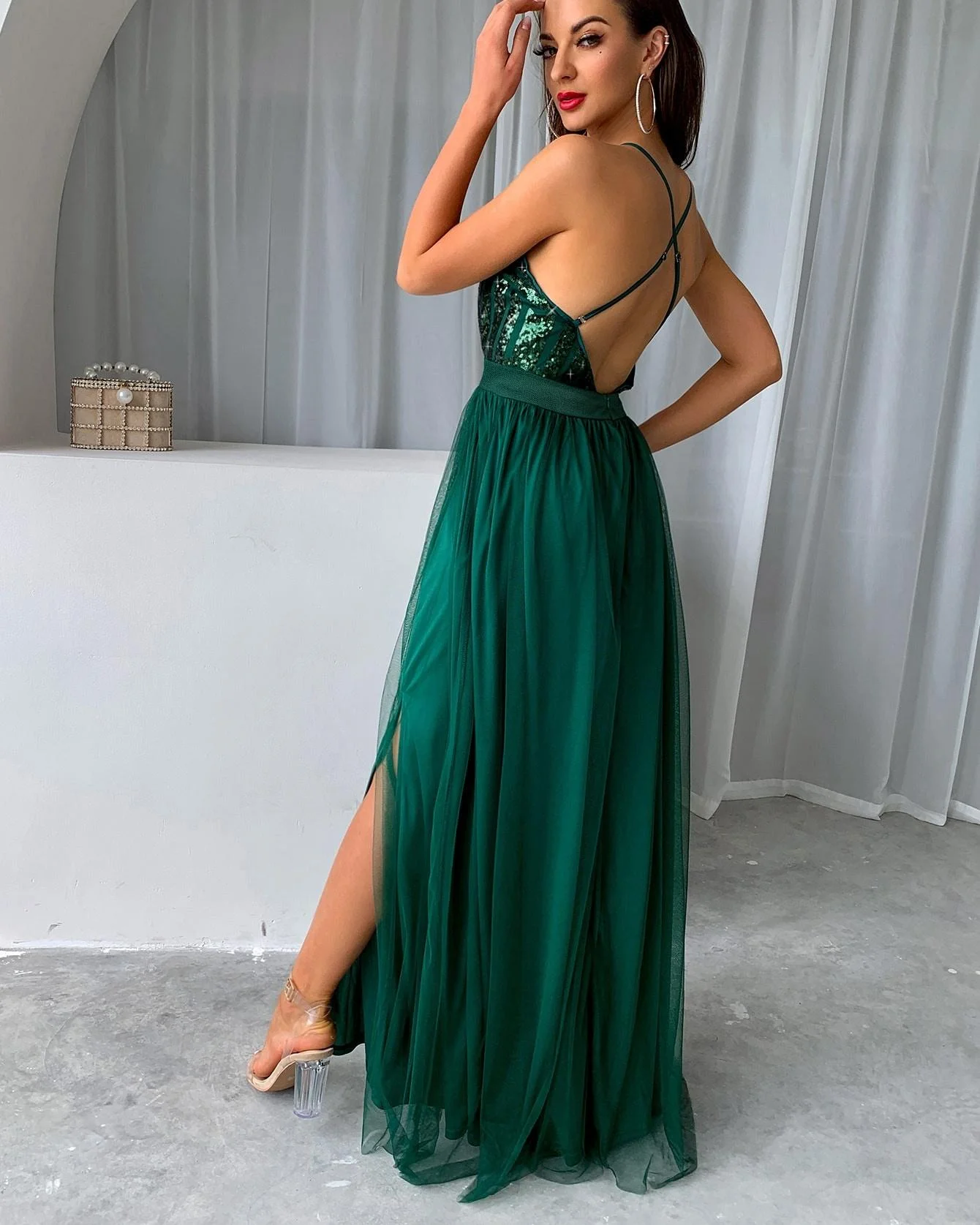 Robe de Cocktail en maille à paillettes – Image 3