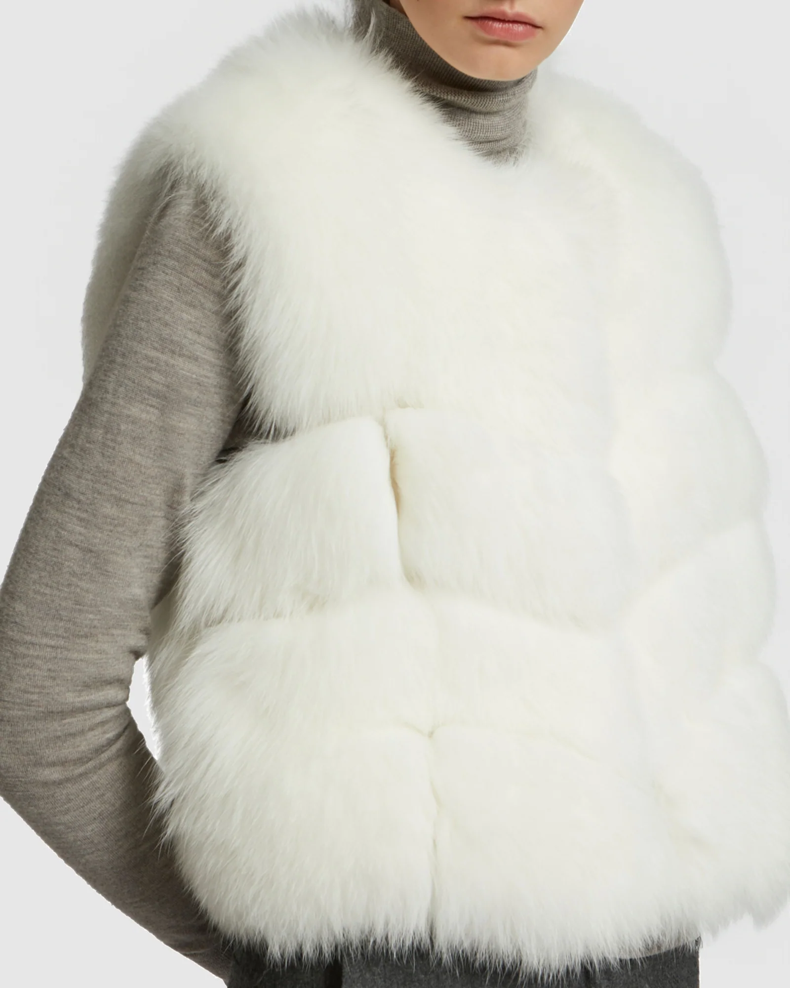 Short gilet in fox fur – Image 3