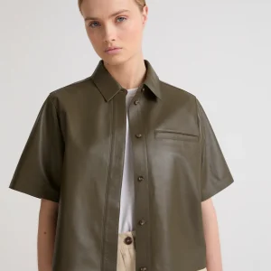 Cropped shirt with short sleeves in lamb leather