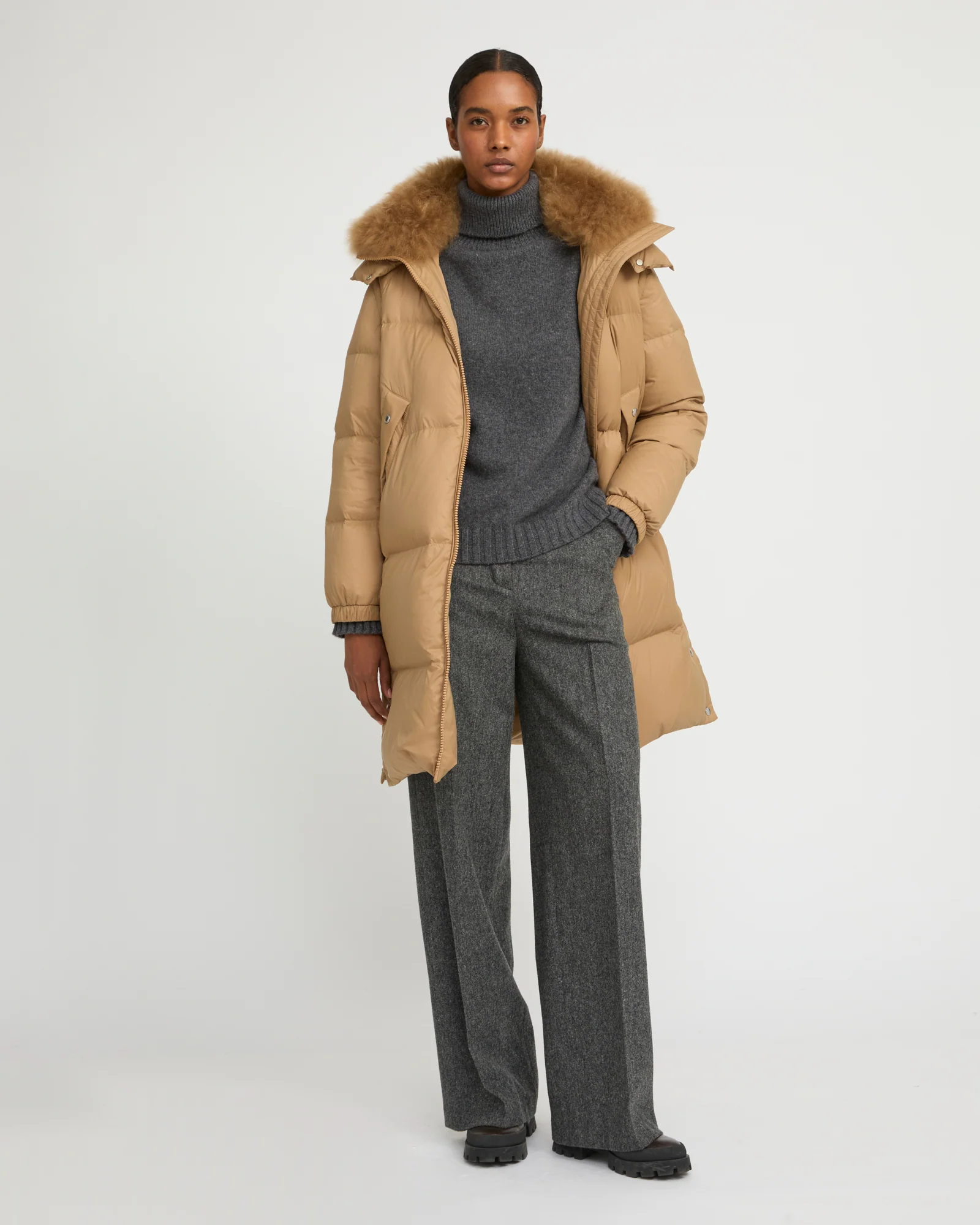 7/8 Long down jacket in water-repellent technical fabric with collar trim in fluffy lambswool – Image 5