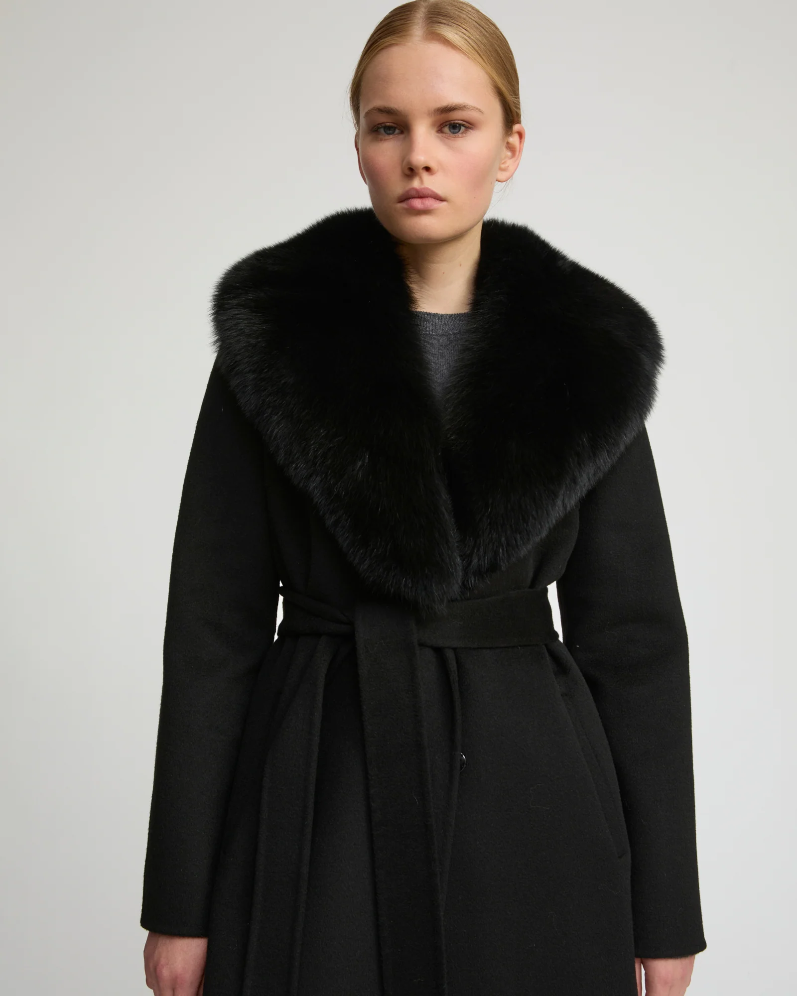 Belted coat in cashmere wool with fox fur collar and lapel – Image 3