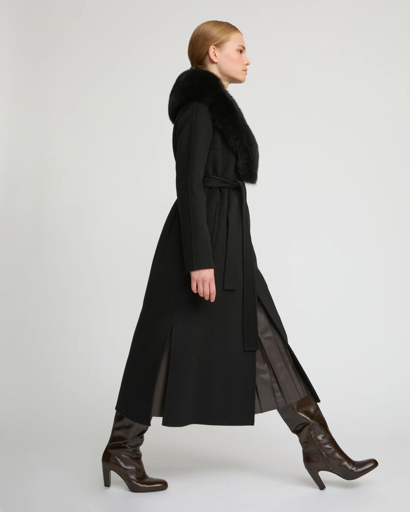 Belted coat in cashmere wool with fox fur collar and lapel – Image 4