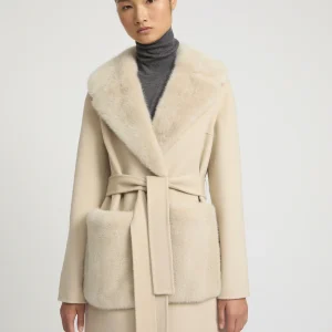 Belted coat in cashmere wool with mink fur collar and over-pockets