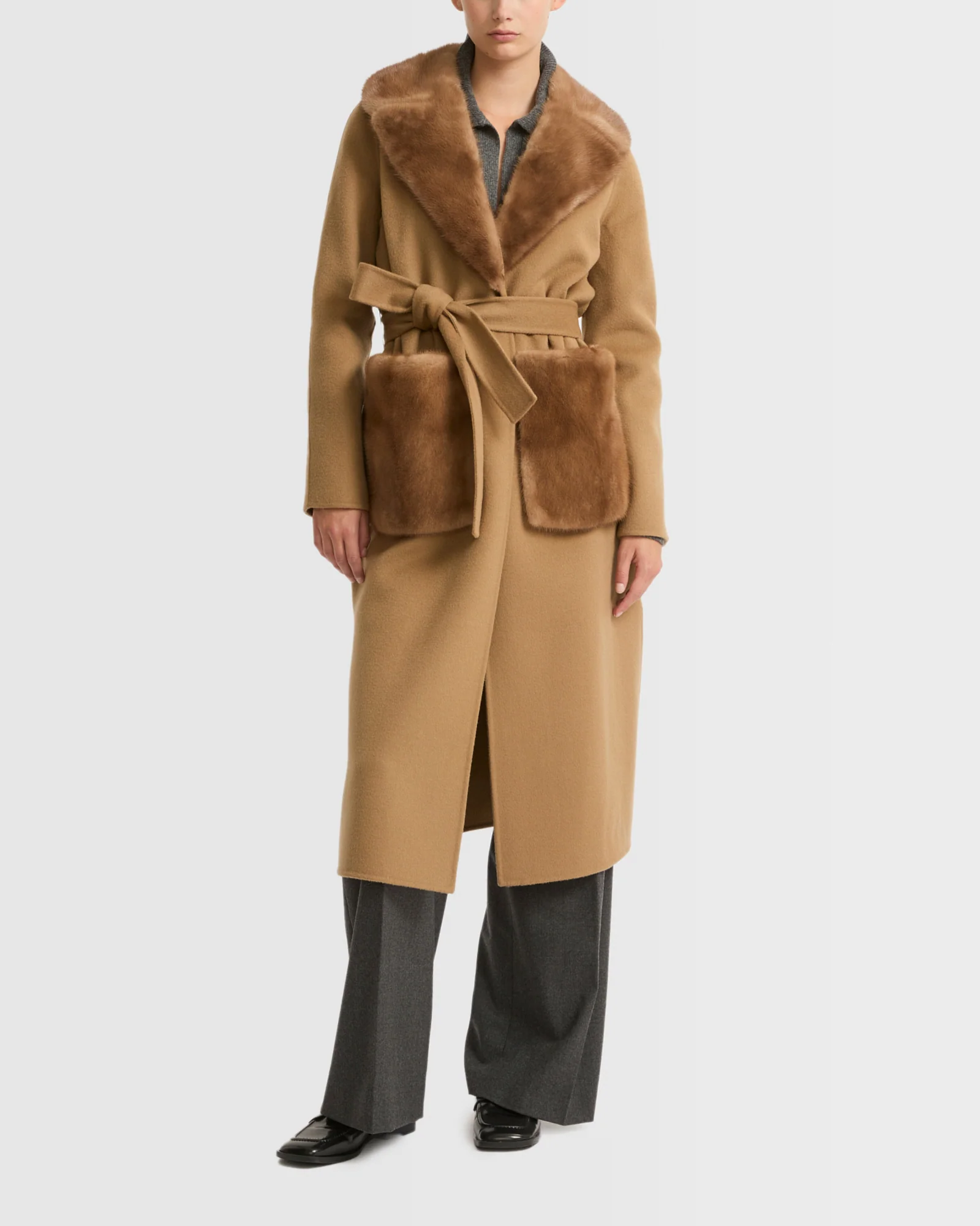 Belted coat in cashmere wool with mink fur collar and over-pockets – Image 4