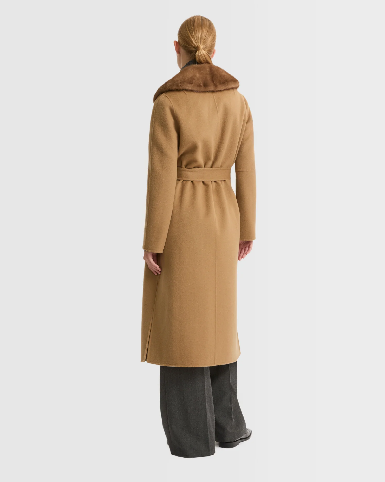 Belted coat in cashmere wool with mink fur collar and over-pockets – Image 5