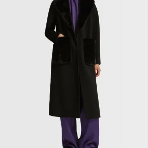 Belted coat in cashmere wool with mink fur collar and over-pockets