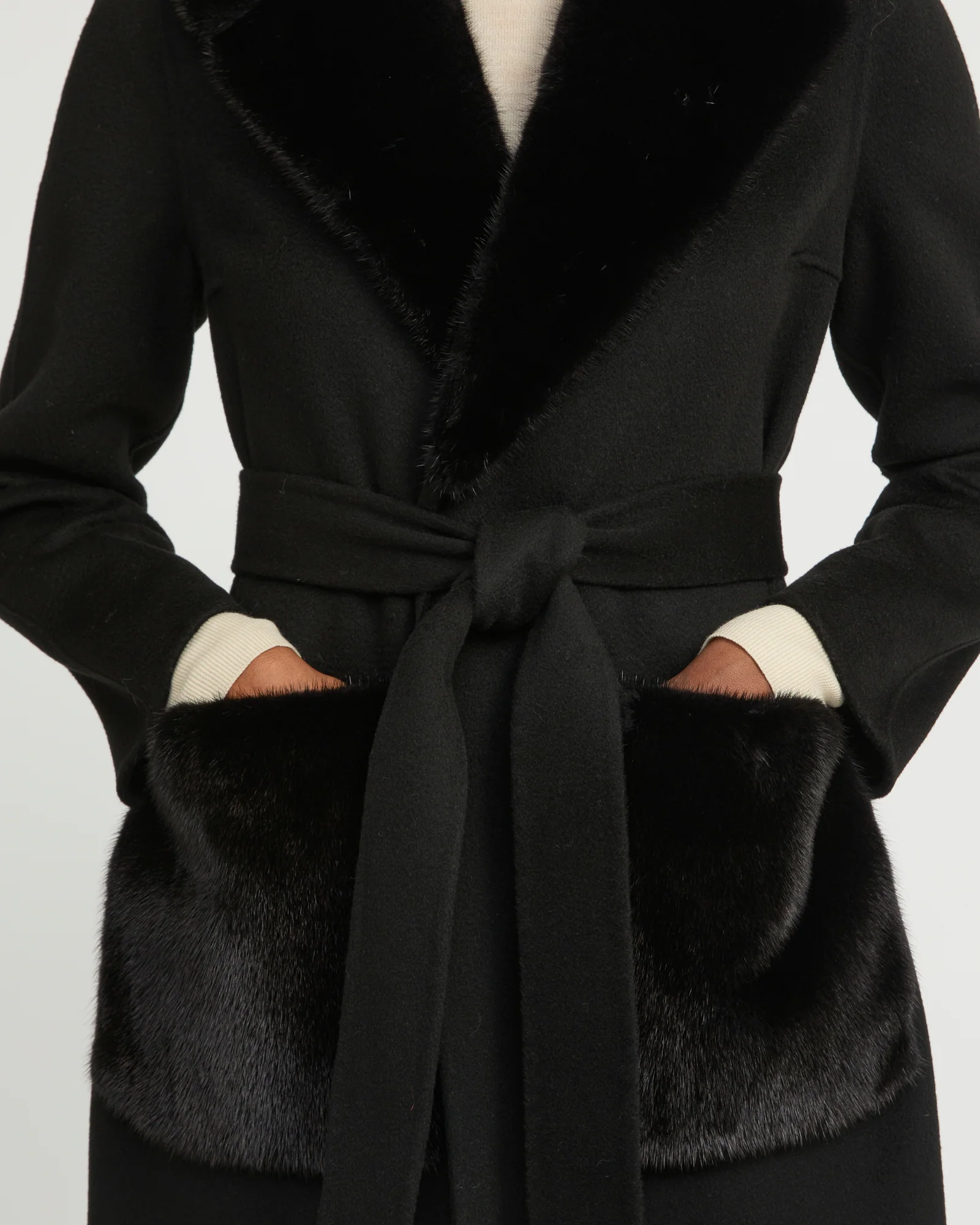 Belted coat in cashmere wool with mink fur collar and over-pockets – Image 3