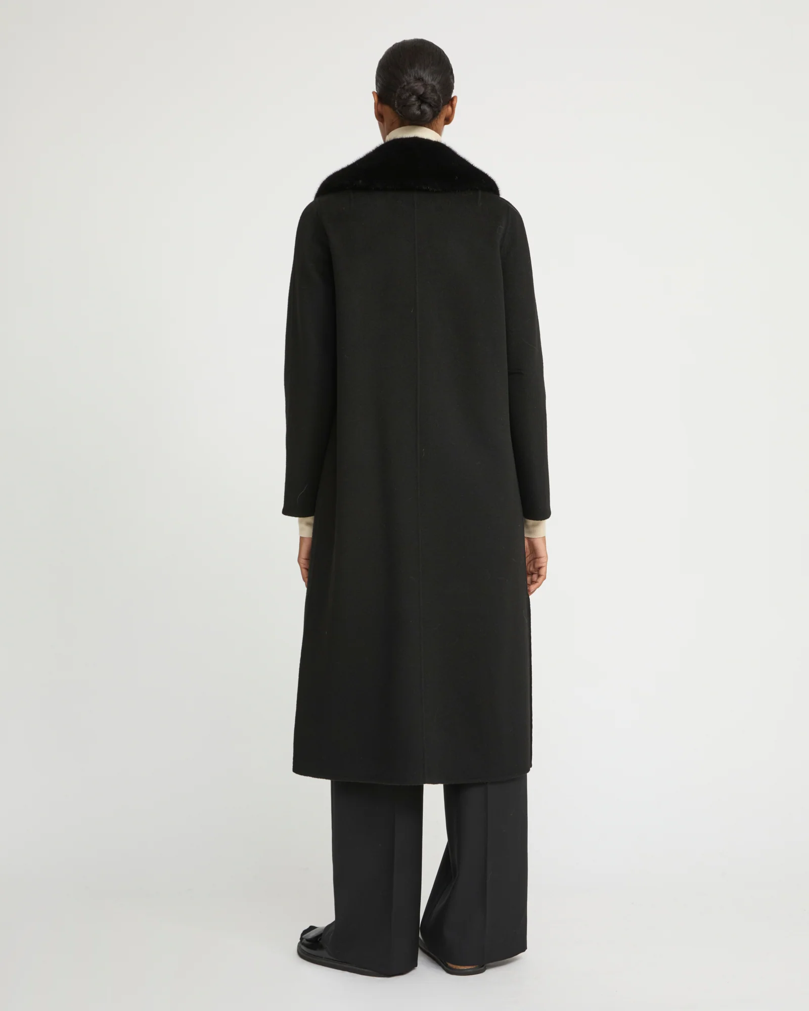 Belted coat in cashmere wool with mink fur collar and over-pockets – Image 5