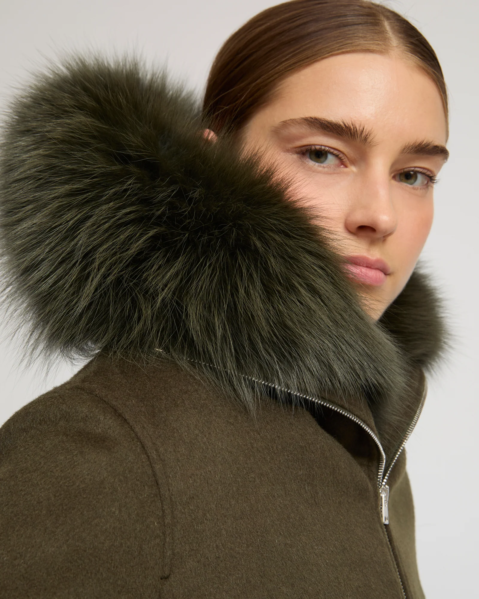 Cropped jacket in cashmere wool with fox fur collar – Image 4
