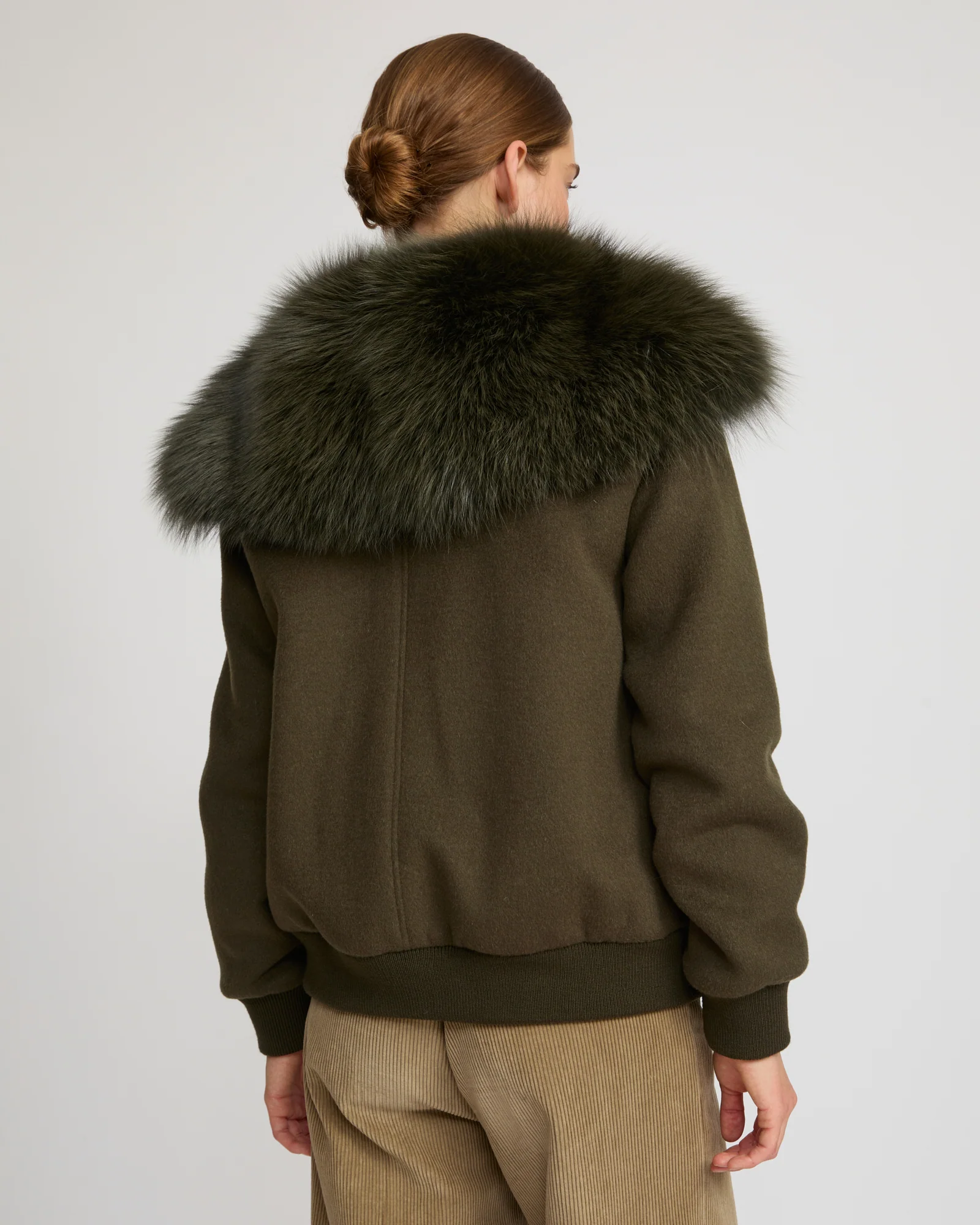 Cropped jacket in cashmere wool with fox fur collar – Image 5