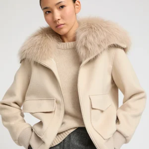 Cropped jacket in cashmere wool with fox fur collar
