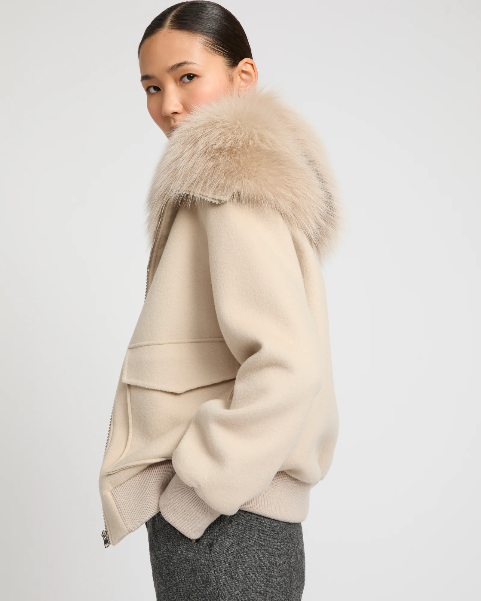 Cropped jacket in cashmere wool with fox fur collar – Image 4