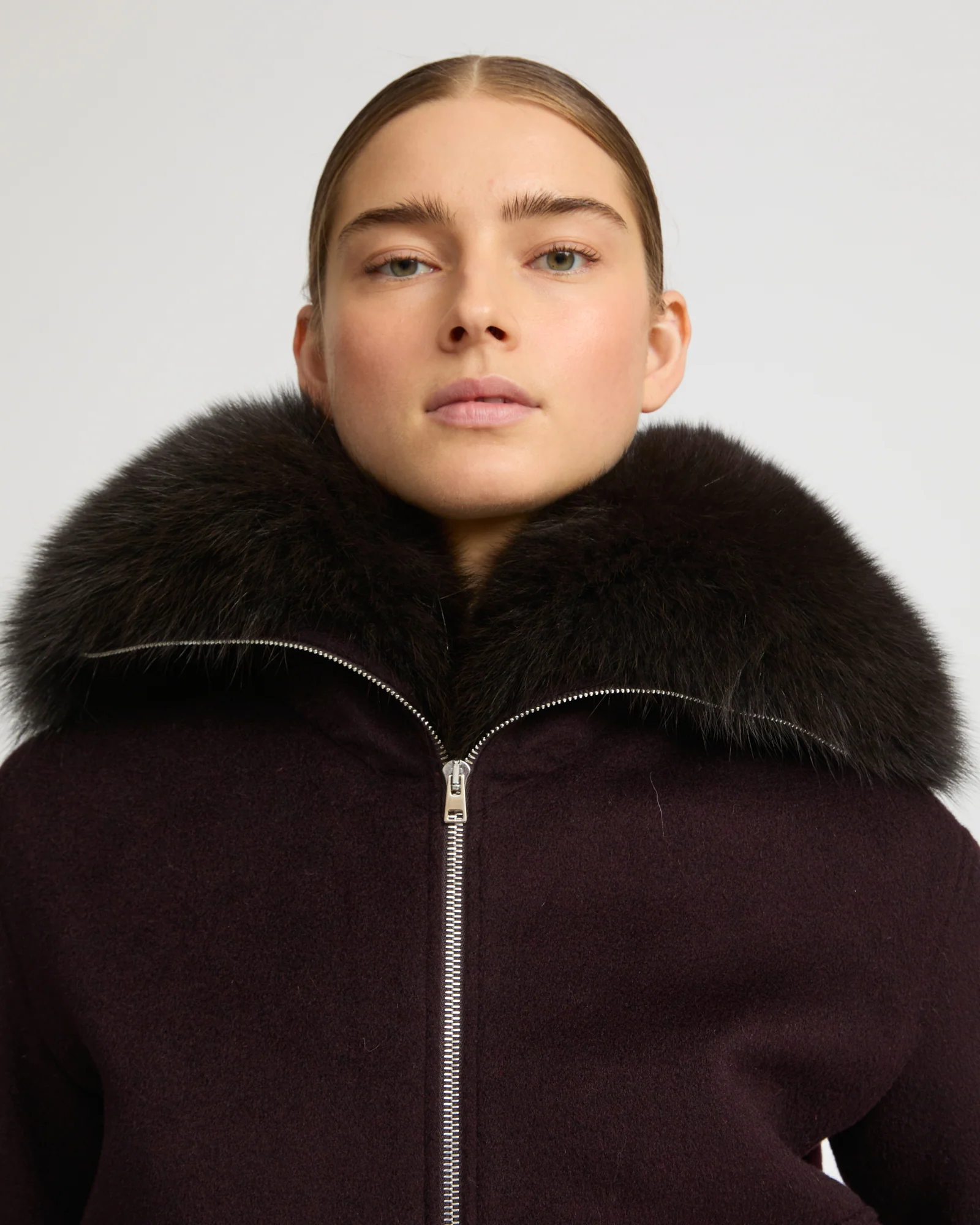 Cropped jacket in cashmere wool with fox fur collar – Image 2
