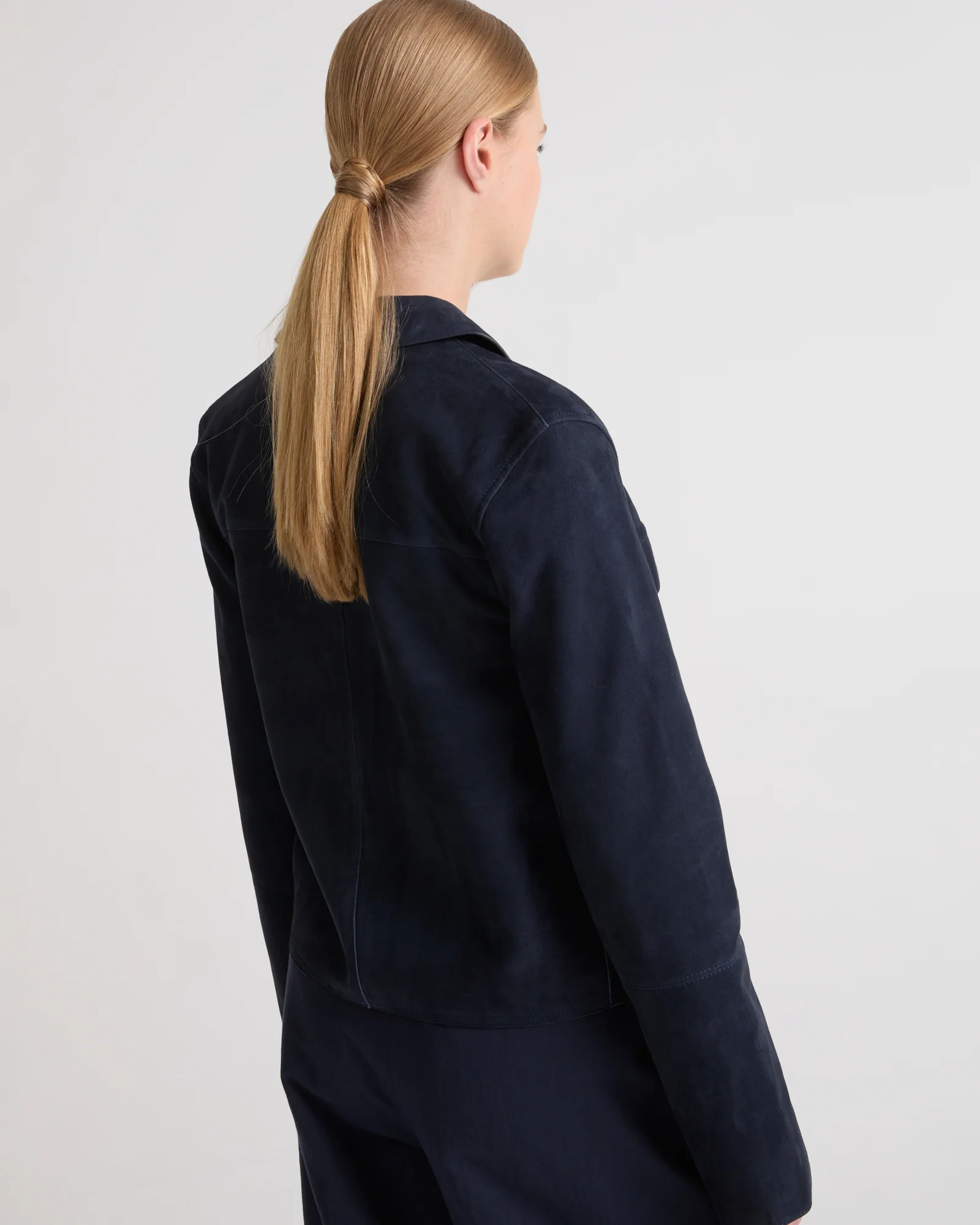 Cropped jacket in double-sided velour lamb leather – Image 4