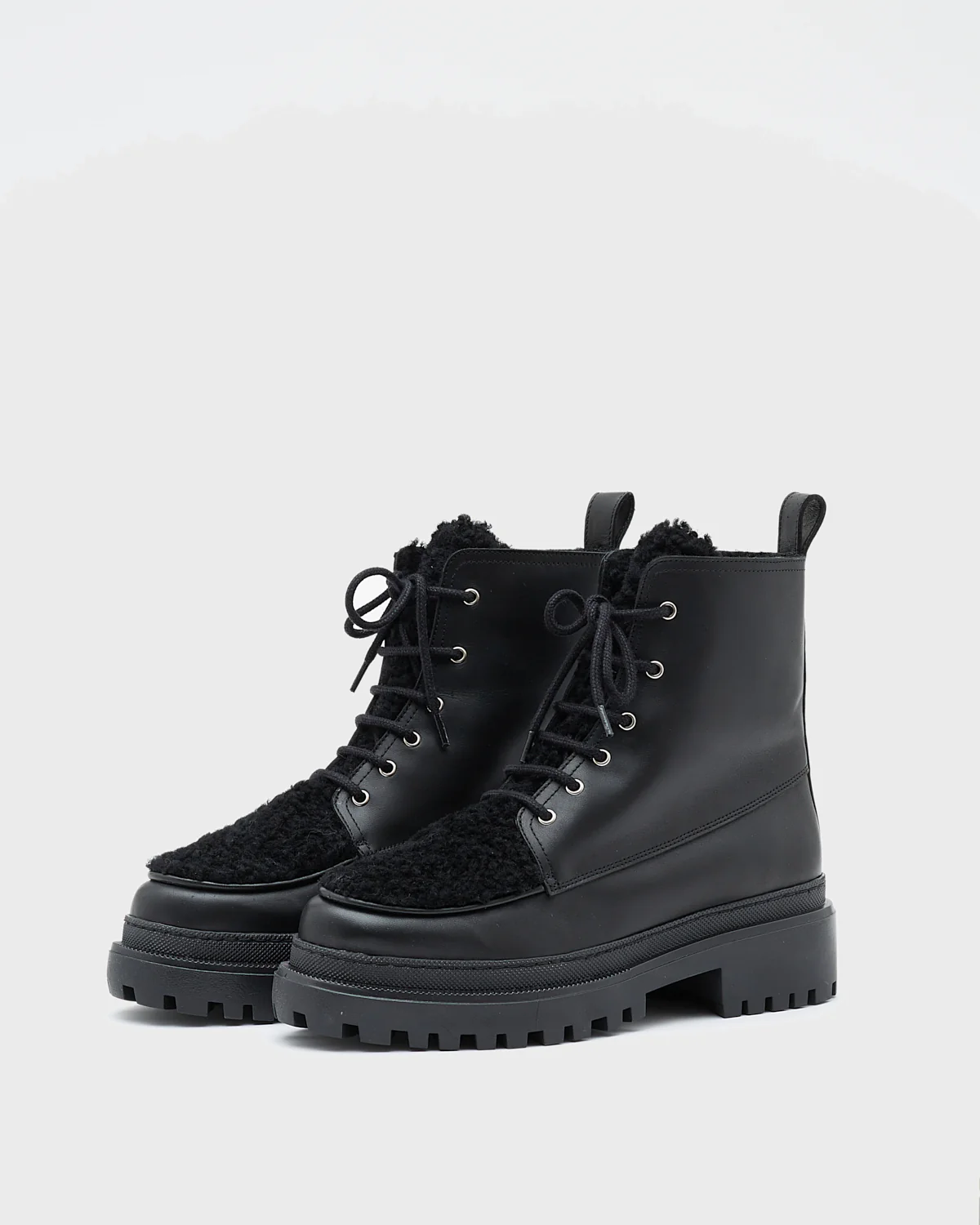 Ankle boots in leather and Lacon shearling