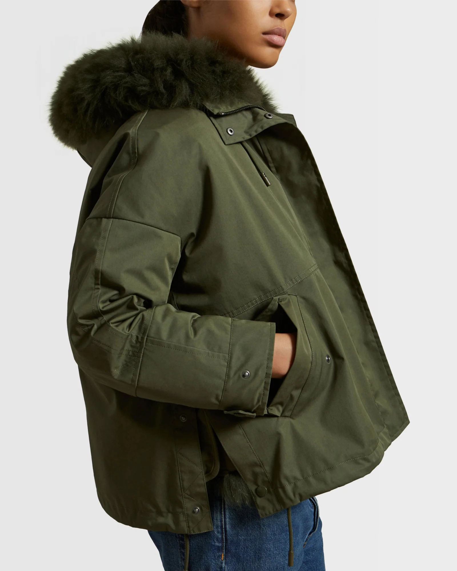 Cropped reversible parka in weather-resistant technical fabric and fluffy lambswool – Image 3