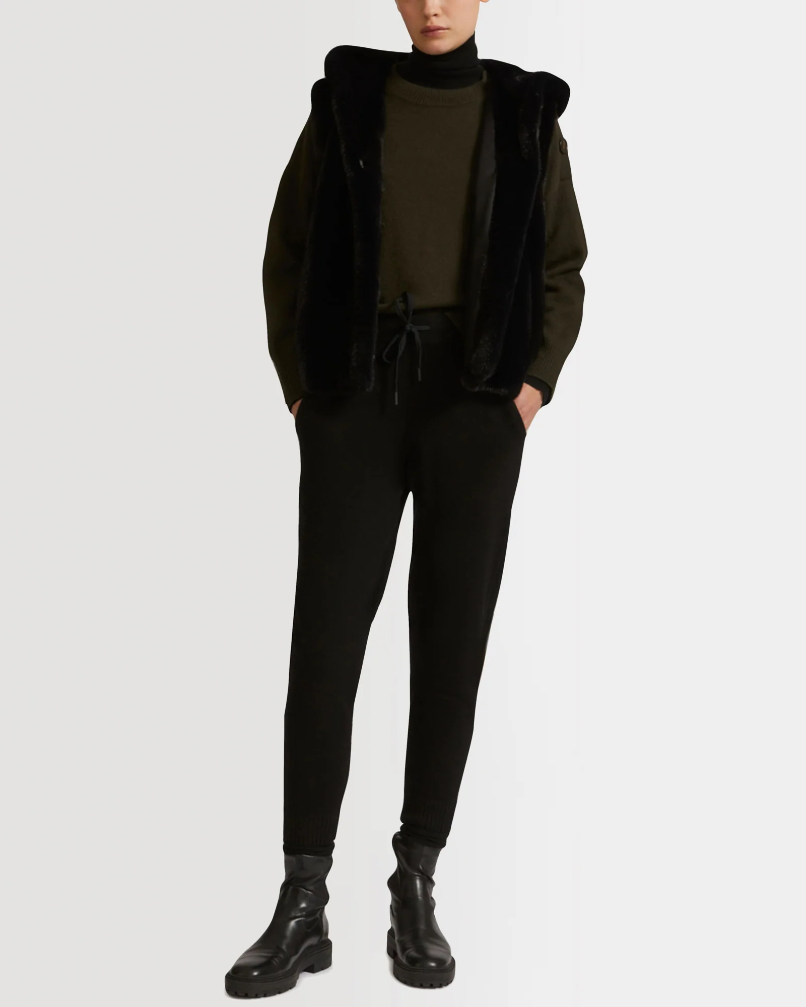 Hooded gilet in long-haired mink fur – Image 3