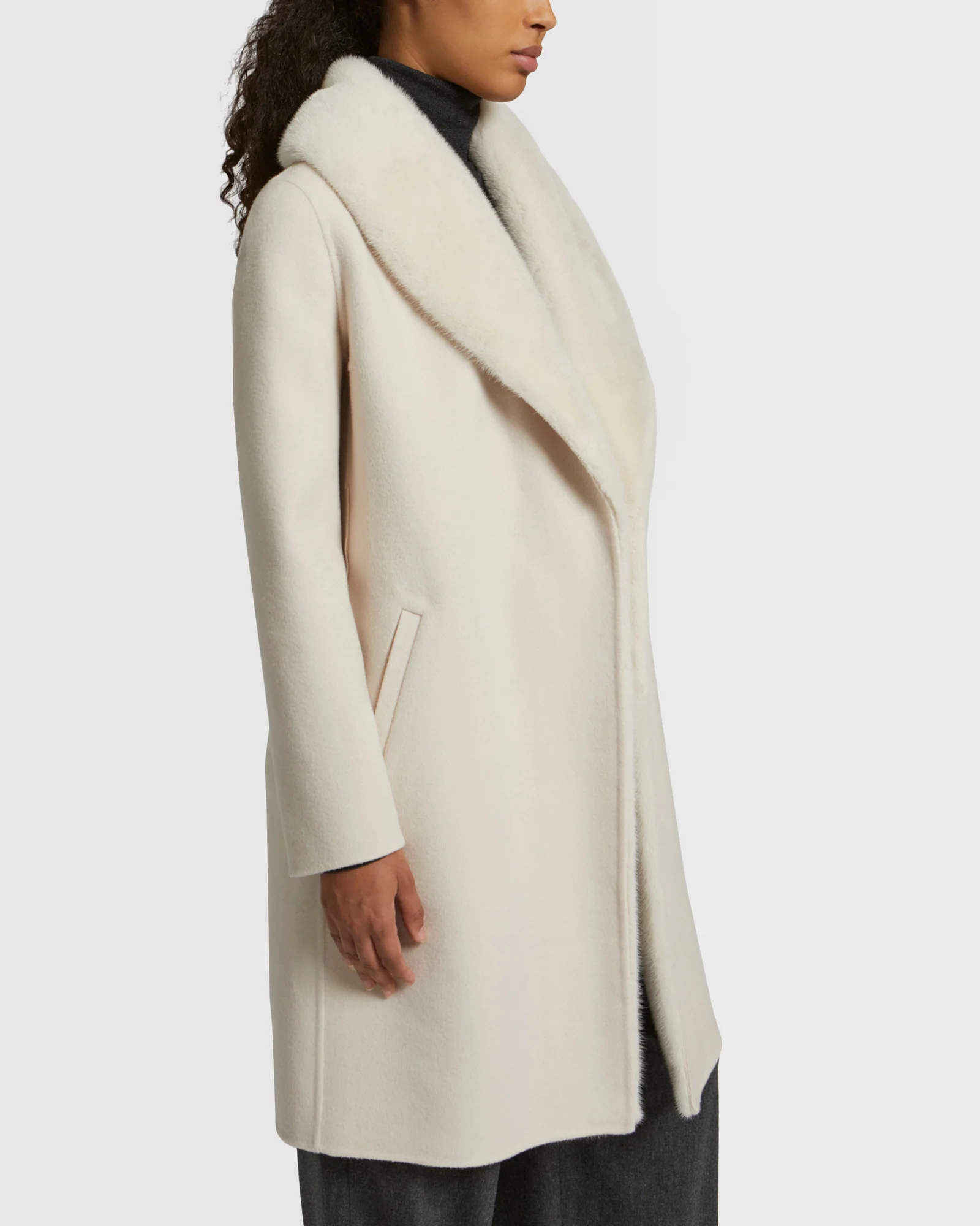 Cashmere wool coat with mink fur collar and facing – Image 6