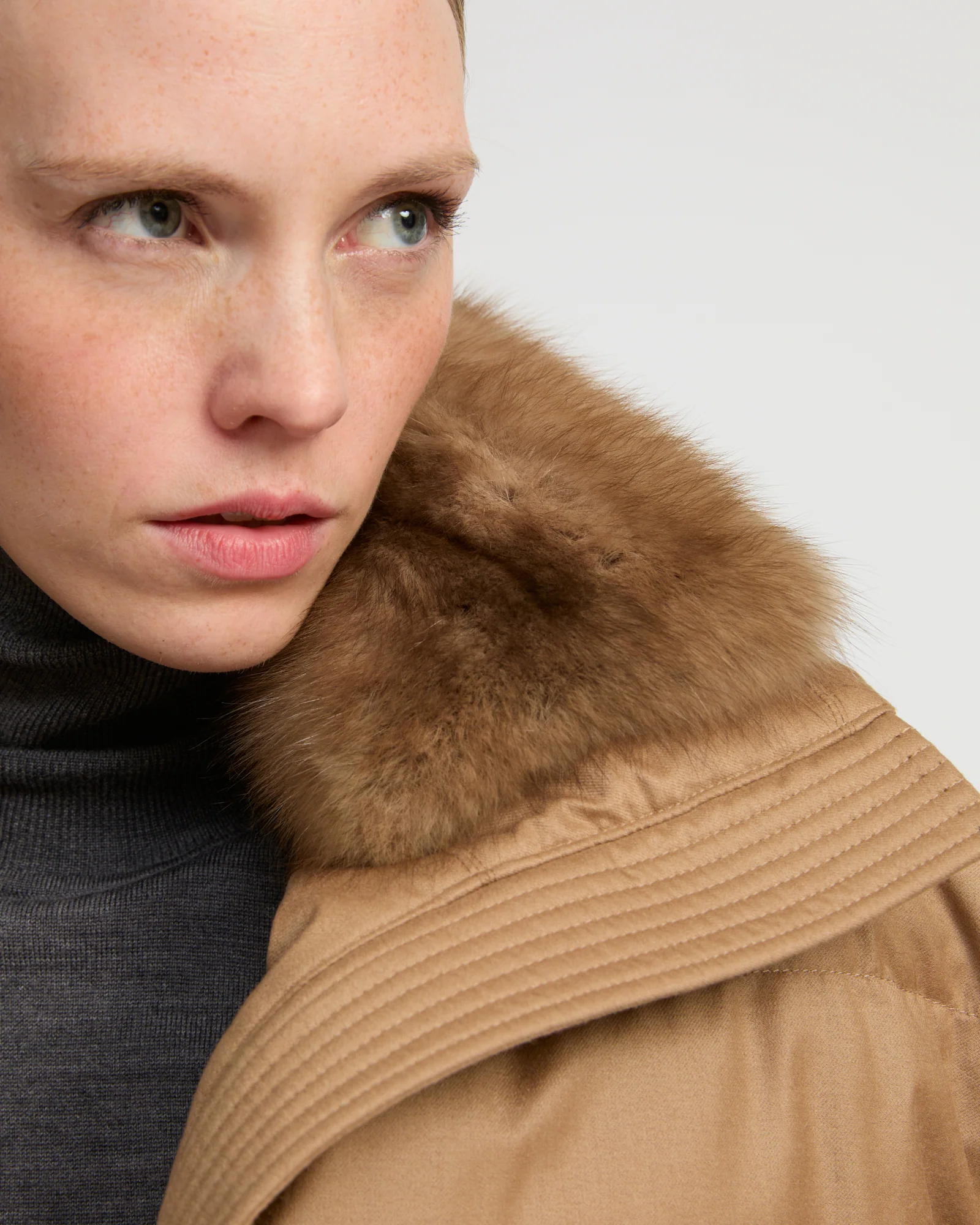 Short down jacket made with Loro Piana flannel and sable fur – Image 4