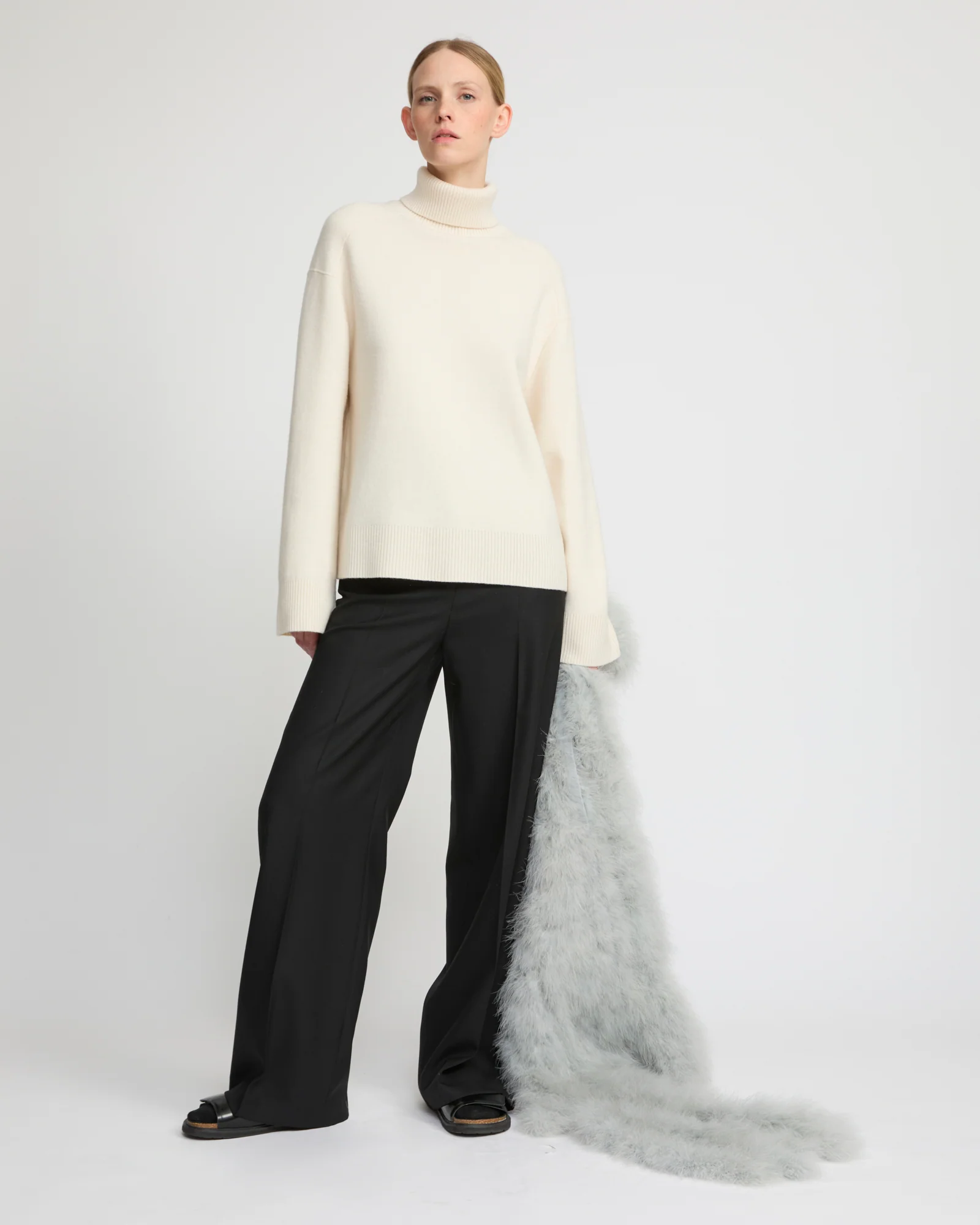 Maxi feather fringe scarf