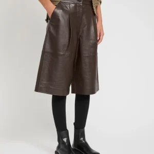 Lamb leather Bermuda shorts