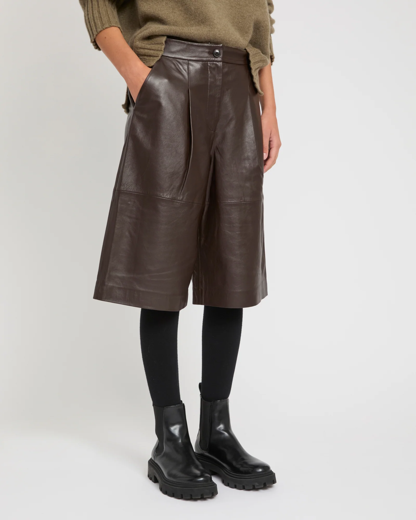 Lamb leather Bermuda shorts
