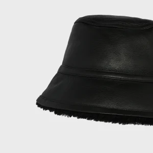 Curly merino bucket hat