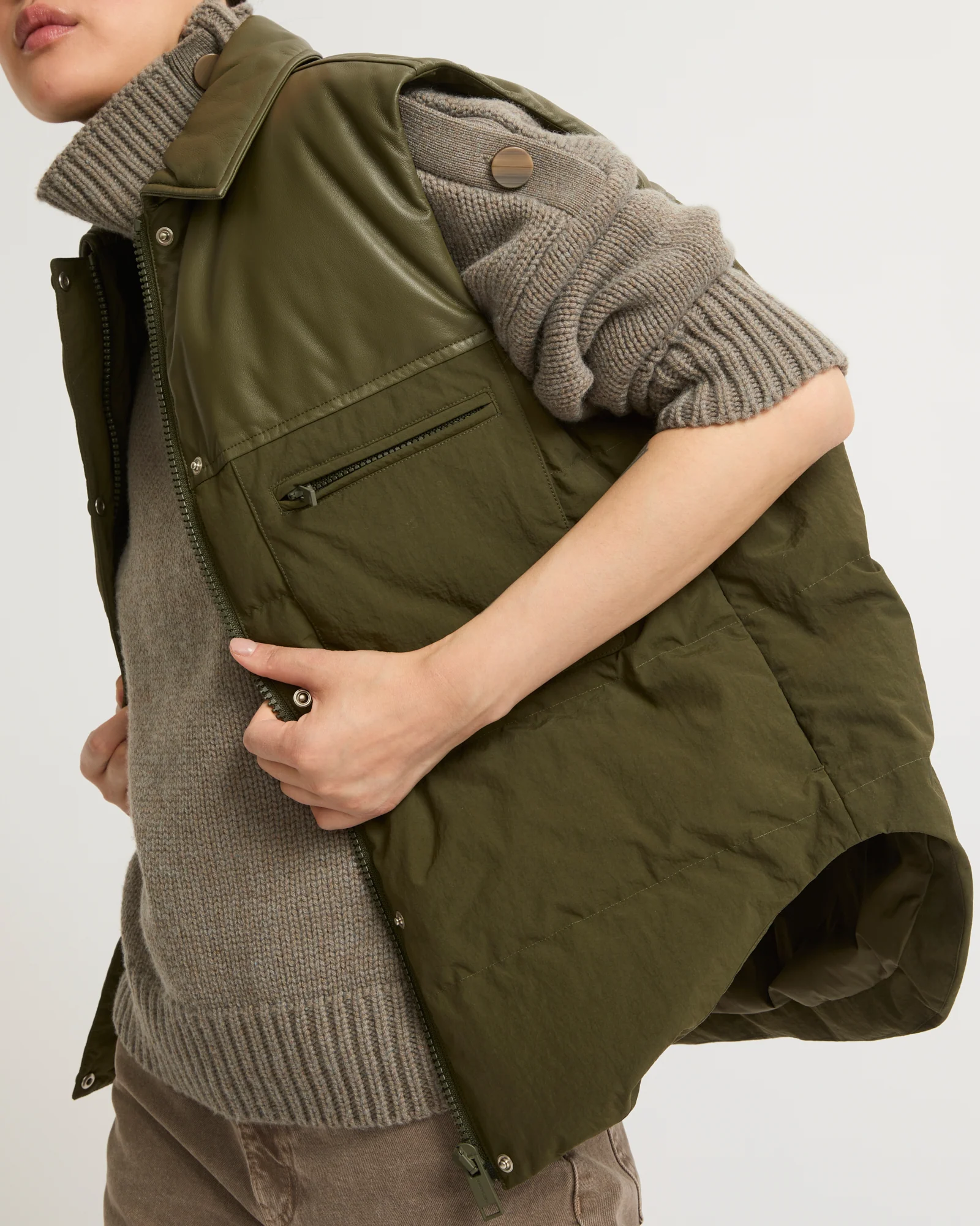 Down gilet in leather and technical fabric blend – Image 5