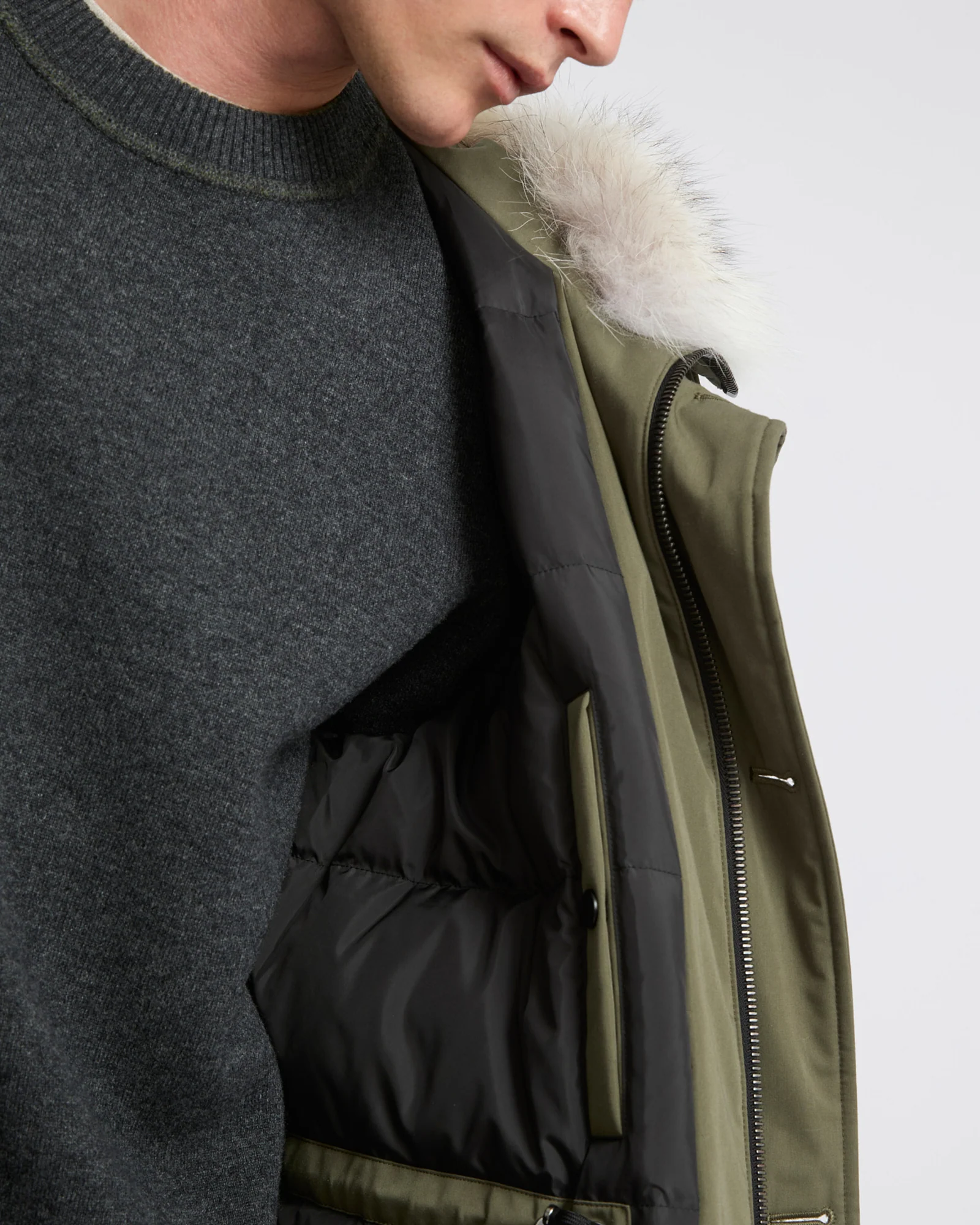Cotton-blend iconic parka with coyote fur trim – Image 4