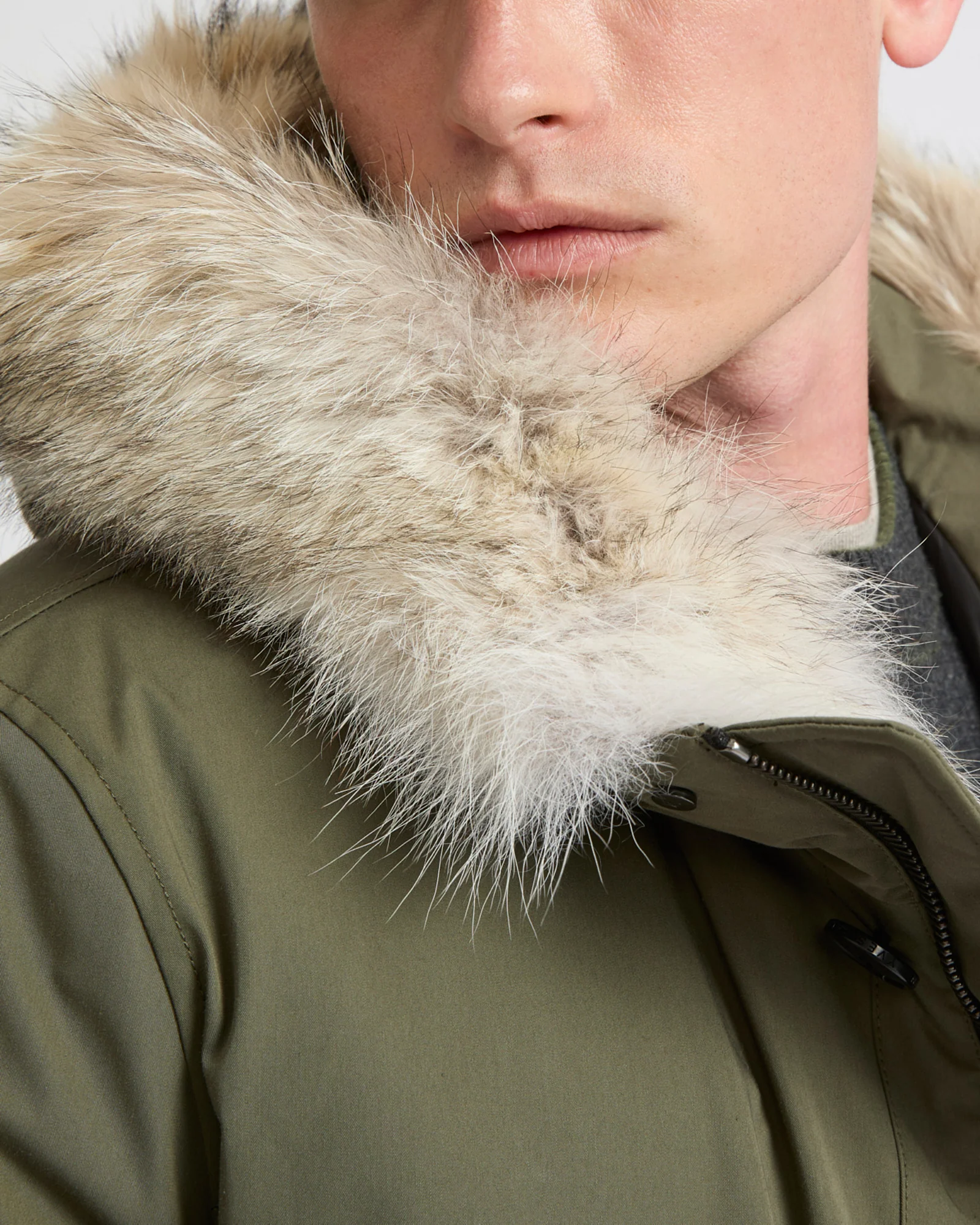 Cotton-blend iconic parka with coyote fur trim – Image 5