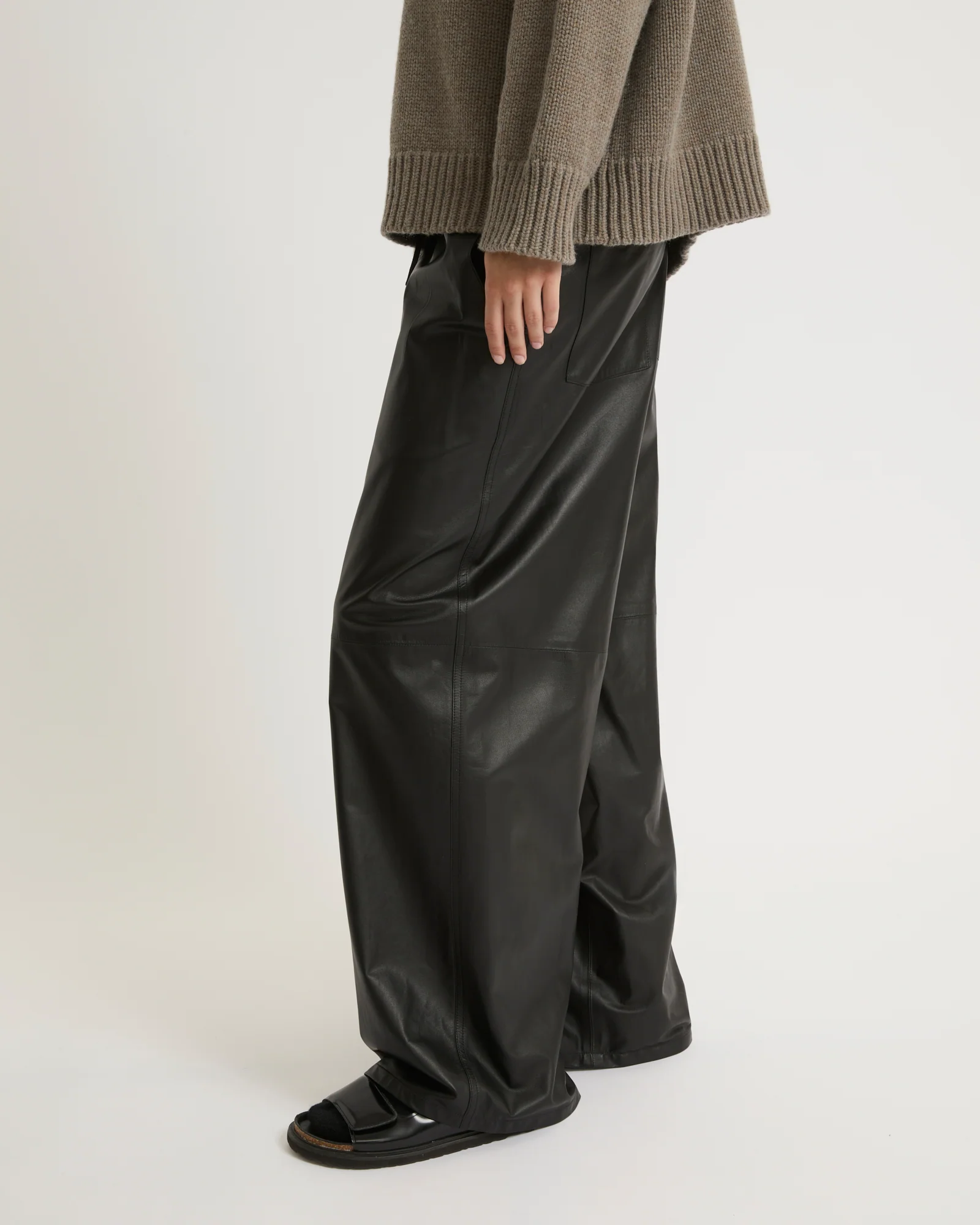 Wide-leg trousers in thin lambskin leather – Image 3