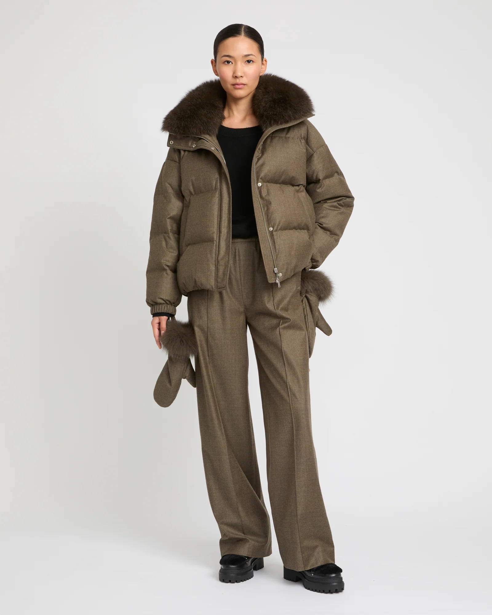Short down jacket with detachable fox fur collar and mittens – Image 3