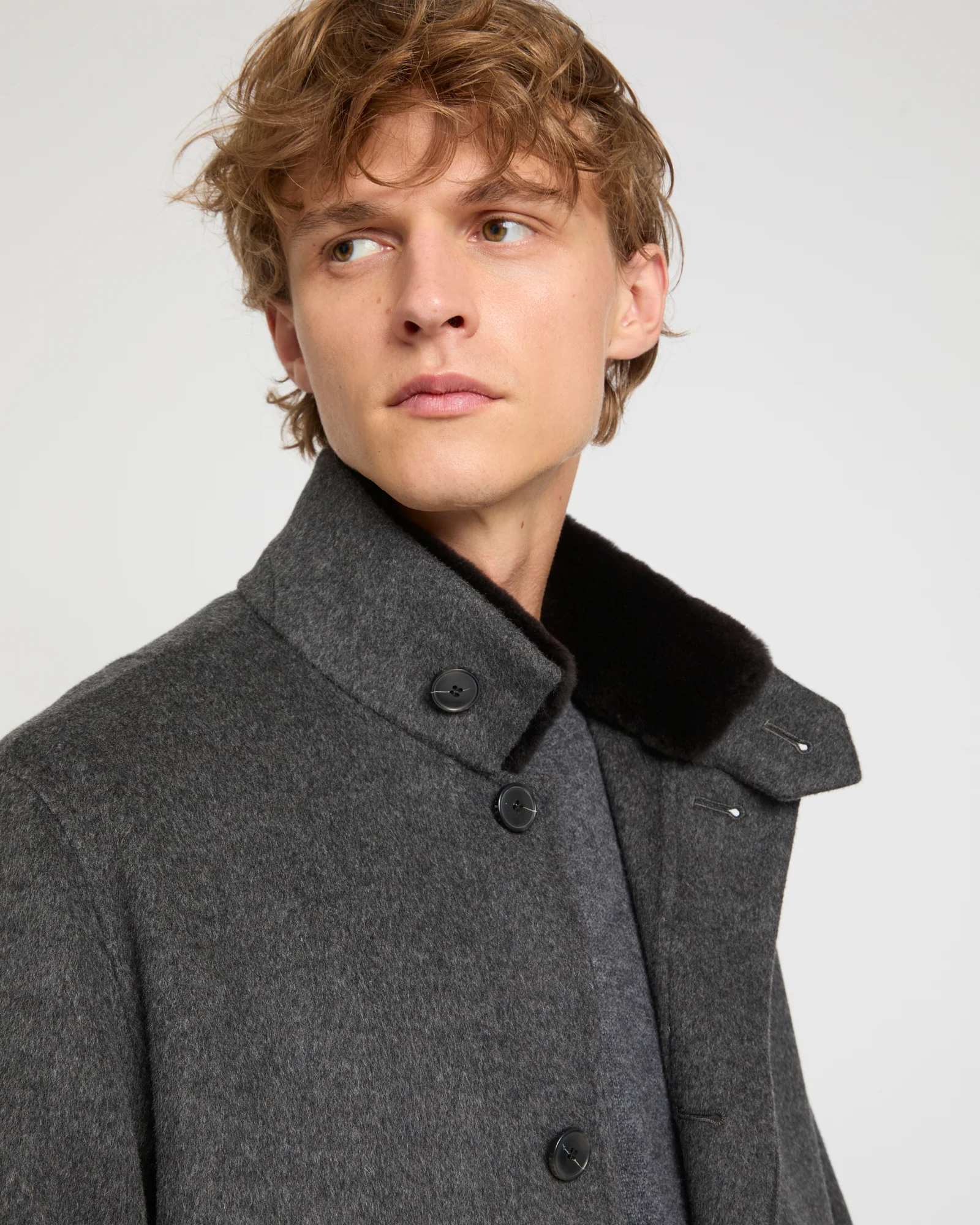 Double-sided wool-cashmere fabric coat with mink collar – Image 4