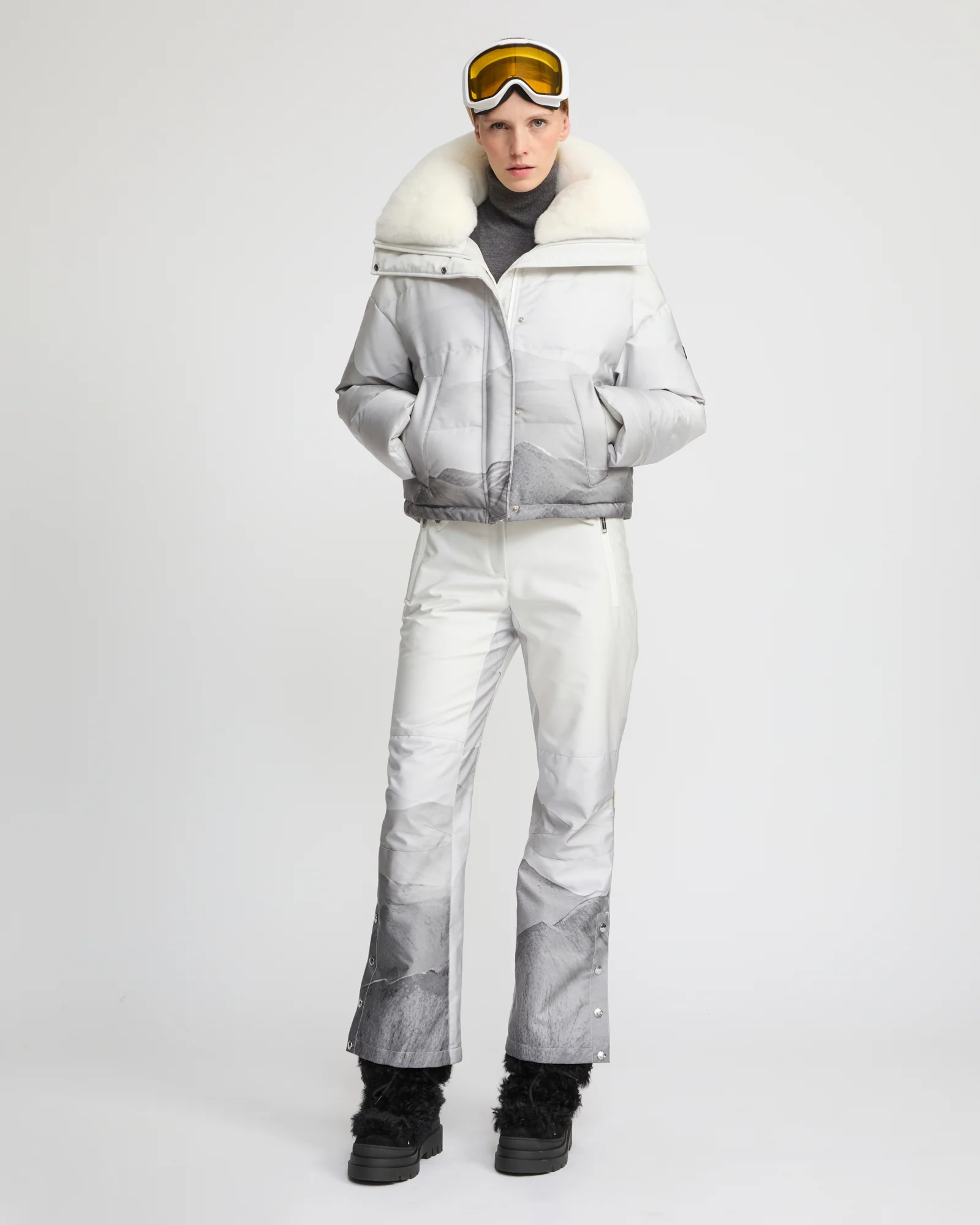 Short down jacket in waterproof fabric and Rex rabbit fur trim – Image 3