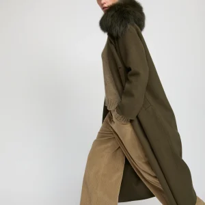 Belted coat in cashmere wool with fox fur collar