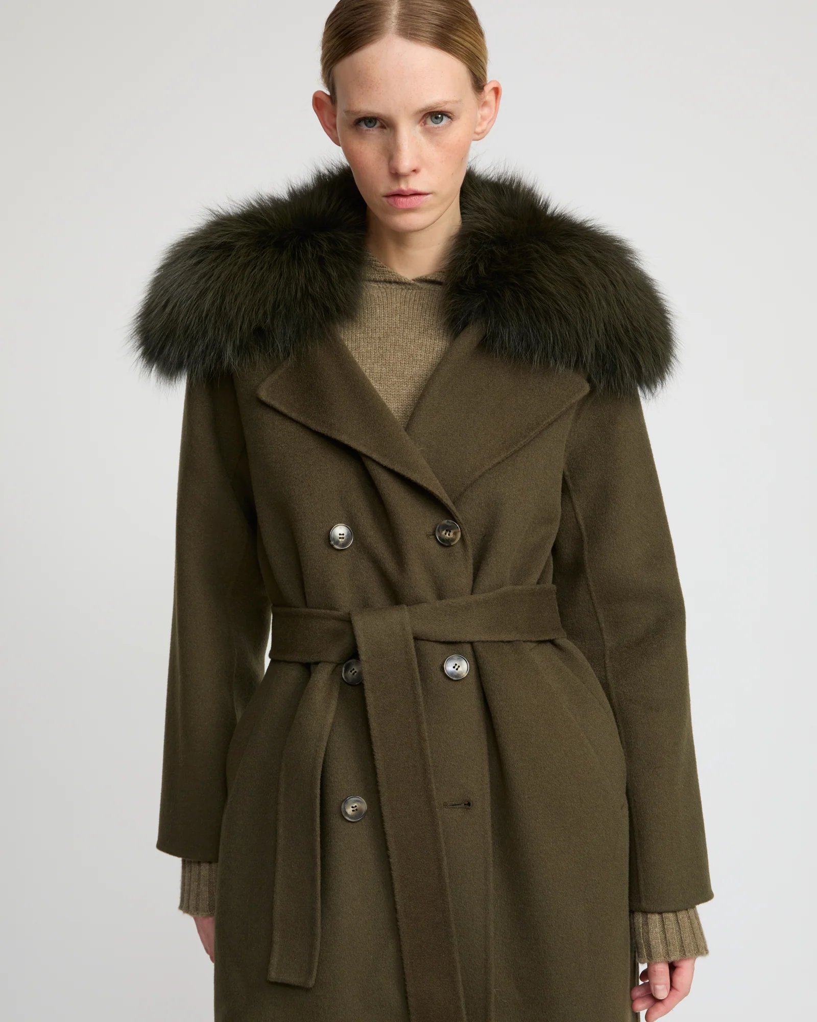Belted coat in cashmere wool with fox fur collar – Image 3