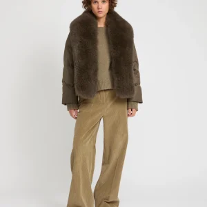 Short down jacket with large detachable fox fur collar
